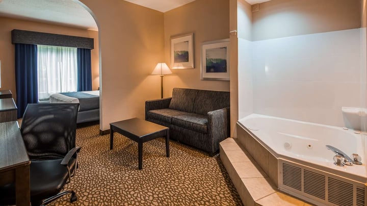 King Whirlpool Suite
