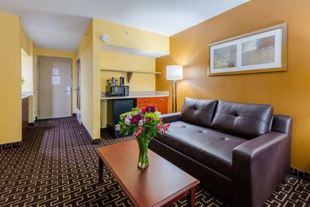 Guest Suite Sitting Area