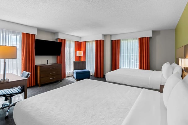 Double Queen Suite w/ Living Room