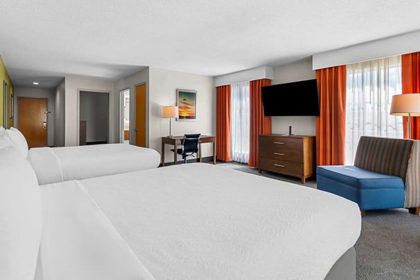 Double Queen Suite w/ Living Room