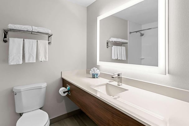 Double Queen - Guest Bath