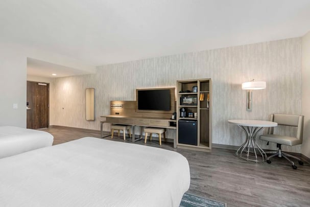 ADA Two Queen w/ Bathtub