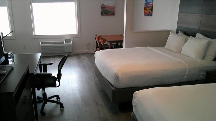 Double Queen Suite with Living Room