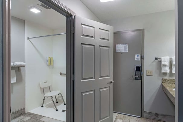 Queen ADA Rollin Shower