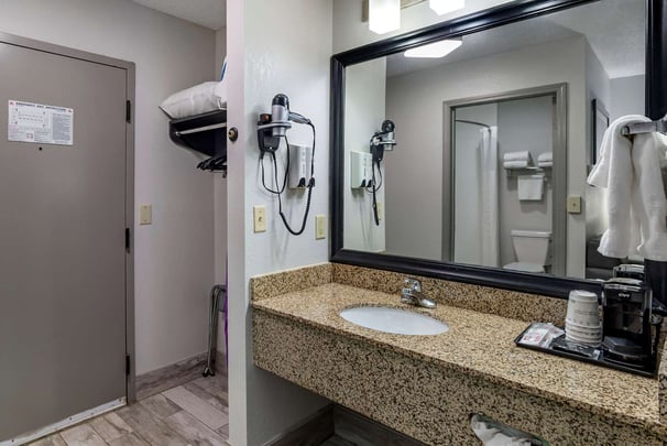Suite Bathroom