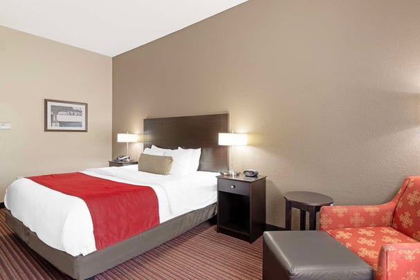 ADA King w/ Roll In Shower