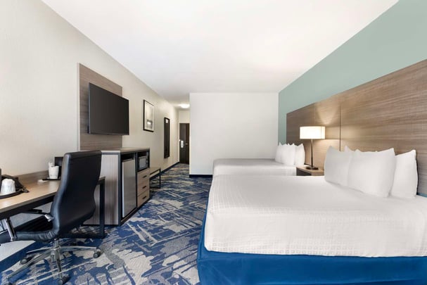 ADA Bath Queen Suite