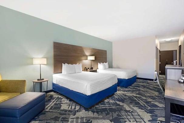 ADA Bath Queen Suite