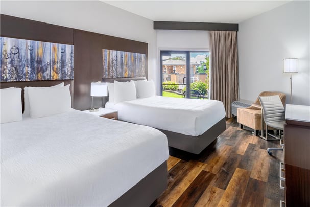 Guest Room QQ Pool/Patio View