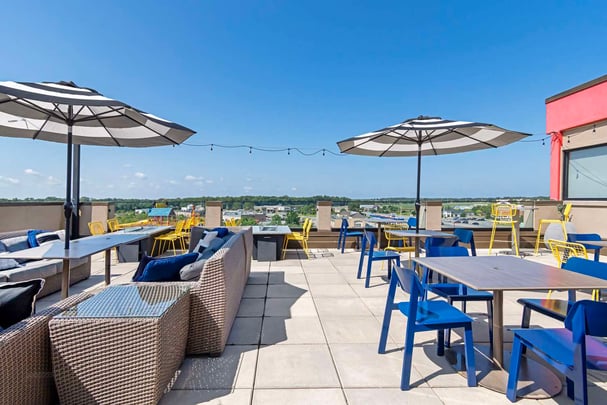 Gracie's Rooftop Bar - Outdoor Seating