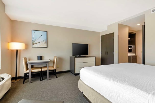 King / King Kitchenette