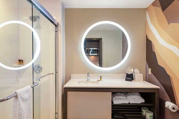 King Kitchenette Shower