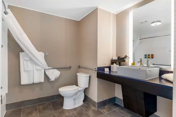 Guest Bathroom with Bathtub