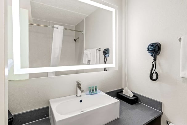 Two Queen Beds - Bathroom