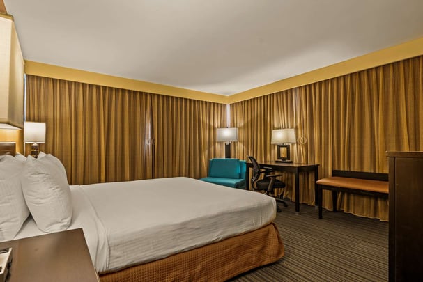 Corner Deluxe King Room - ADA