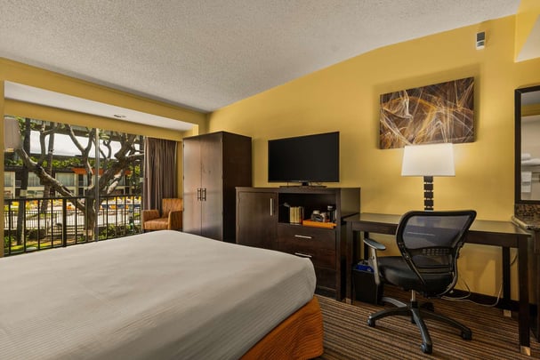 Courtyard Standard King Room