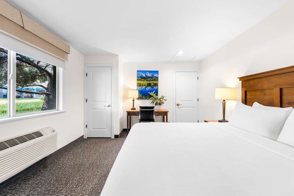 Double King Suite w/ Fireplace