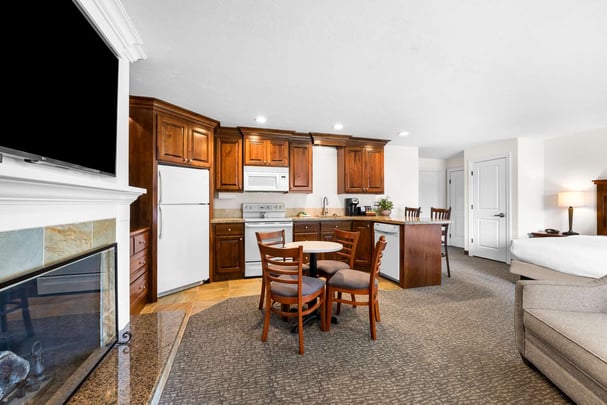 Double King Suite w/ Fireplace