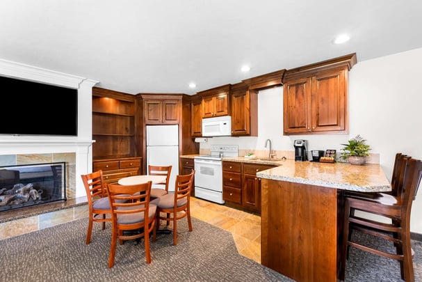 Double King Suite w/ Fireplace