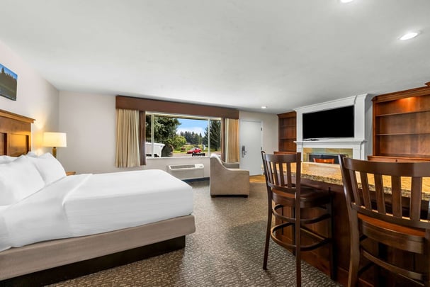 Double King Suite w/ Fireplace