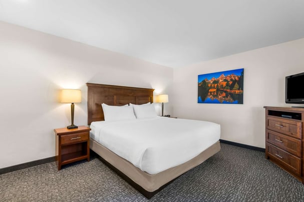 Double King Suite w/ Fireplace