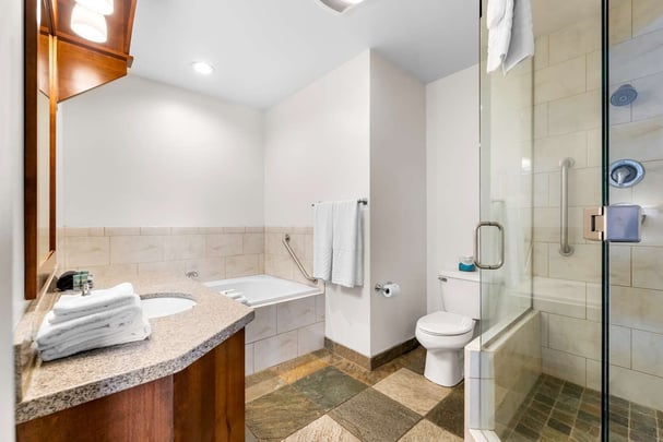 1 King Whirlpool Bathroom