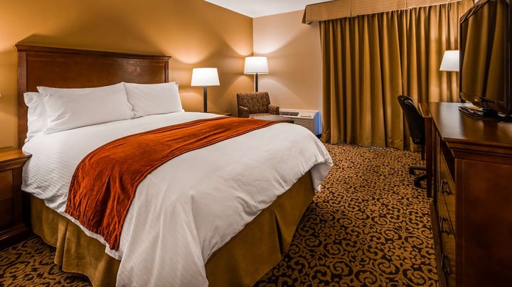 Queen Non Smoking Guest Room