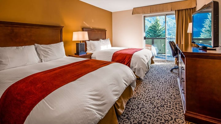 Double Queen Mountain View Guest Room