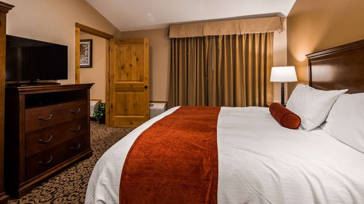 King Mountain View Suite