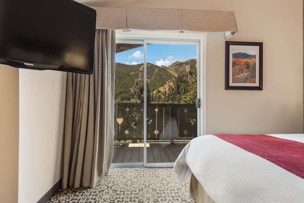 Double Queen Mountain