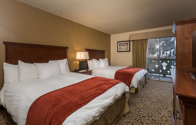 Double Queen Mountain View Guest Room