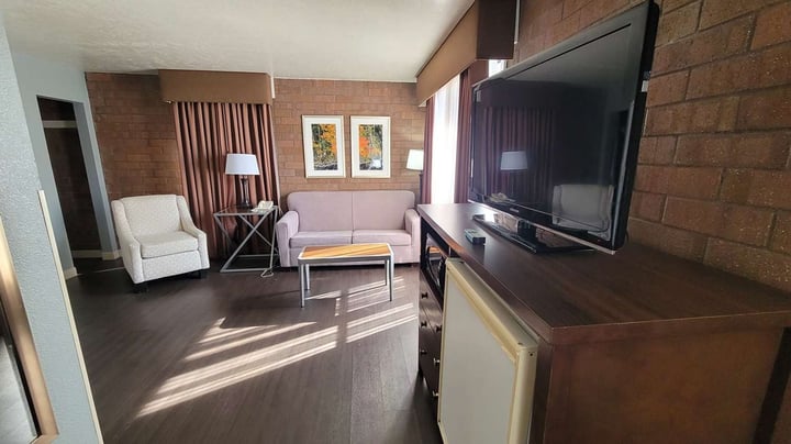 Single Queen Suite Pet Friendly