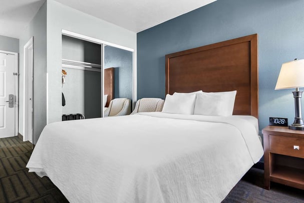 Single Queen Non-Smoking