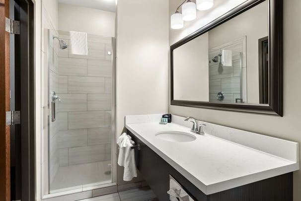 Double Queen Bathroom