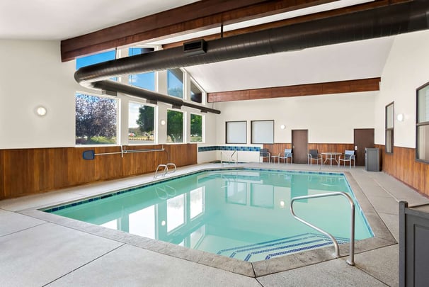 Indoor Pool / Hot Tub