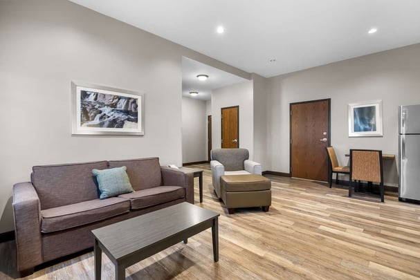 King w/ Kitch / Walk In Shower