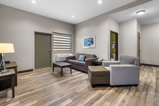 King w/ Kitch / Walk In Shower