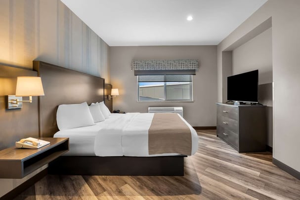 King w/ Kitch / Walk In Shower