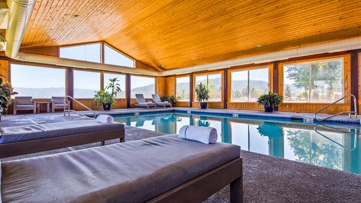 Indoor Pool / Hot Tub