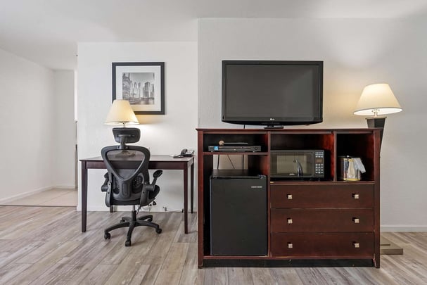 King Whirlpool Suite