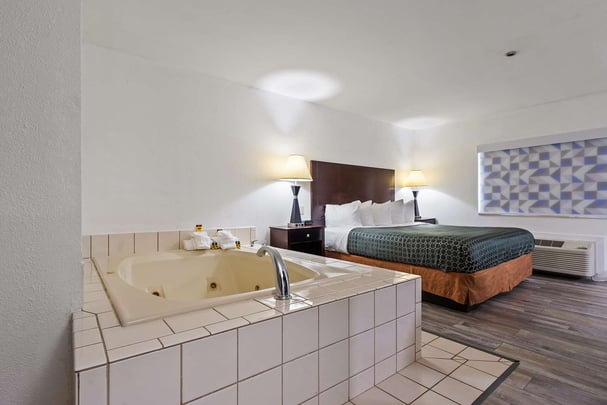 King Whirlpool Suite