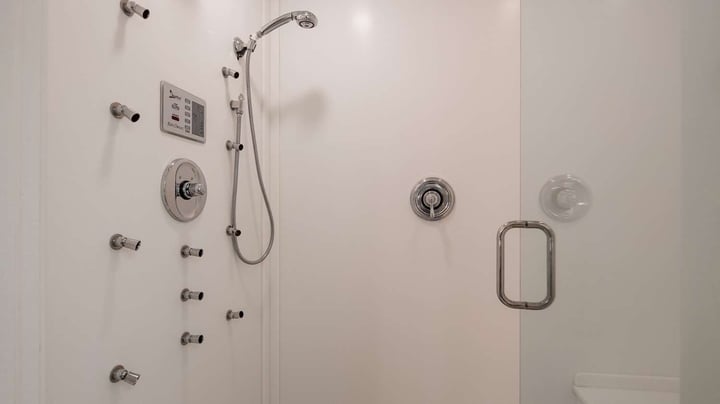 Lincoln Log Guest Bath