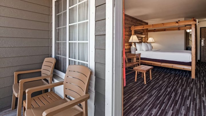 Lincoln Log Cabin - Balcony