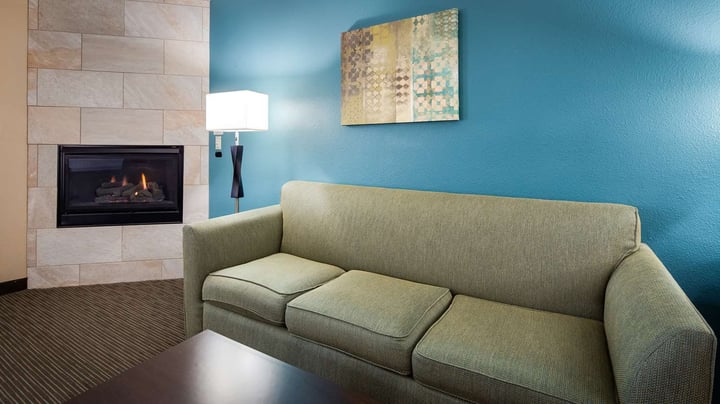 King Bed w/ Fireplace