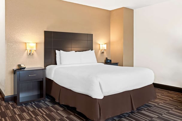 King Jetted Tub Suite