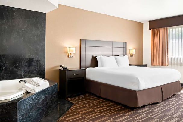 King Jacuzzi Suite