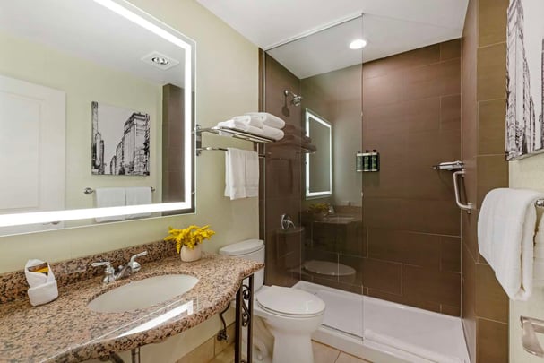 Double Beds Jr. Suite - Guest Bath