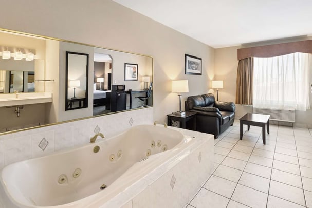King Whirlpool Suite