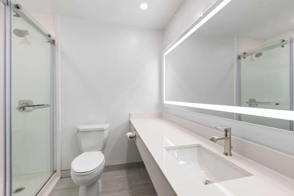 Double Queen - Guest Bath