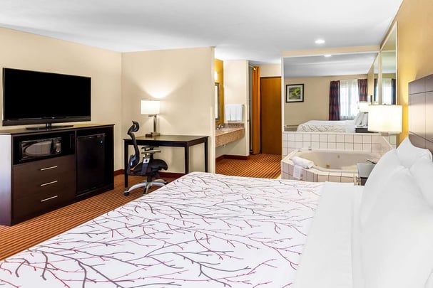 King Whirlpool Suite